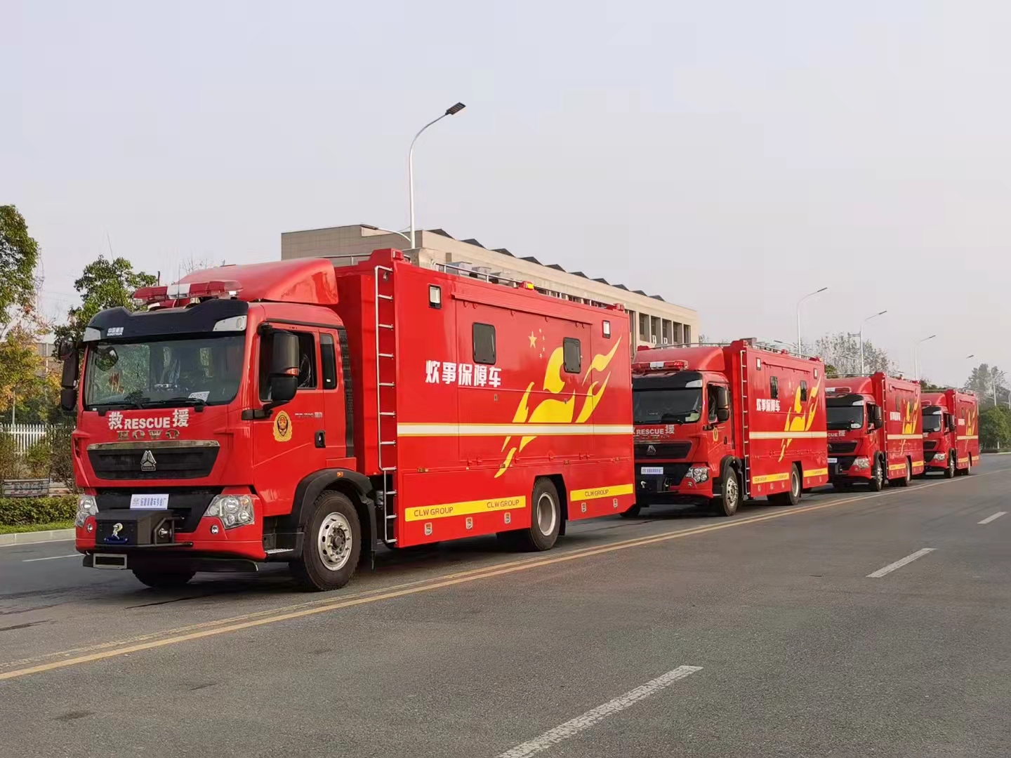 重汽豪沃大型移动餐车