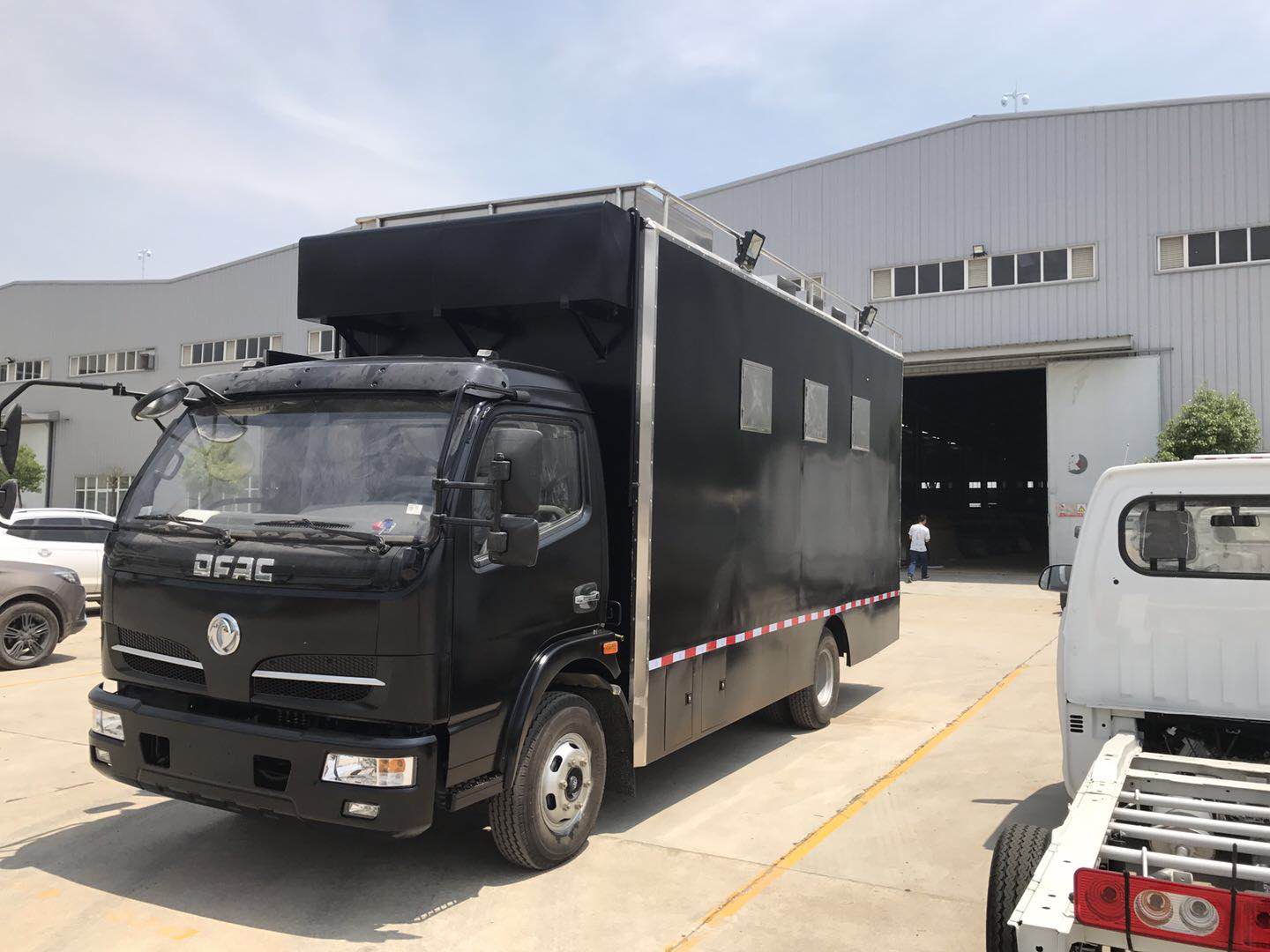 东风多利卡炊事车