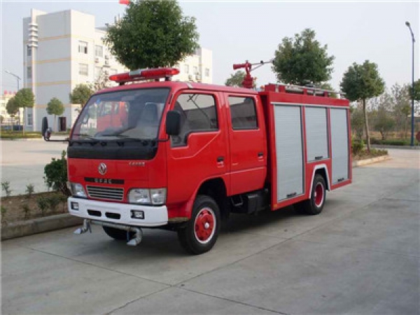 东风多利卡2.5方水罐消防车