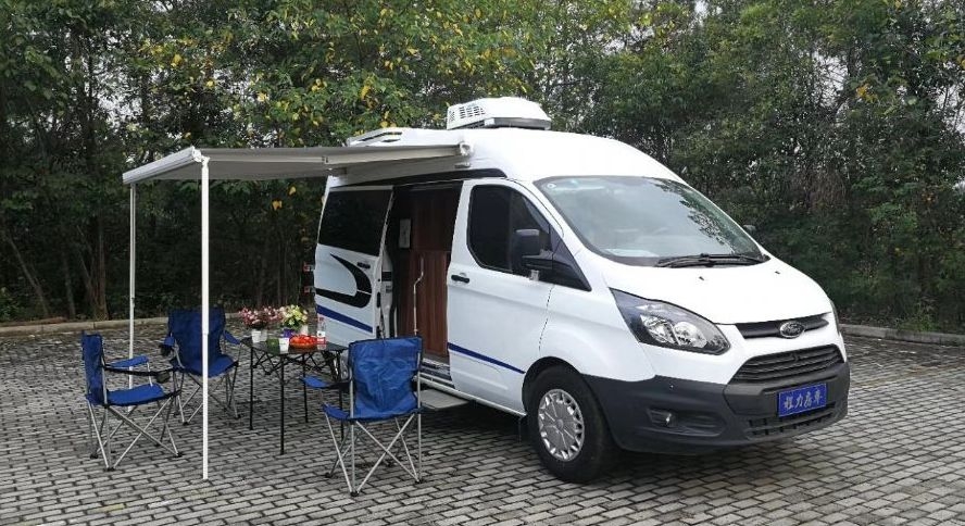 福特新全顺自动挡房车
