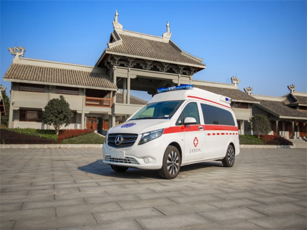 奔驰国六救护车