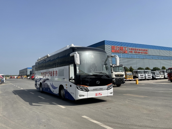 金旅大巴12米采血车