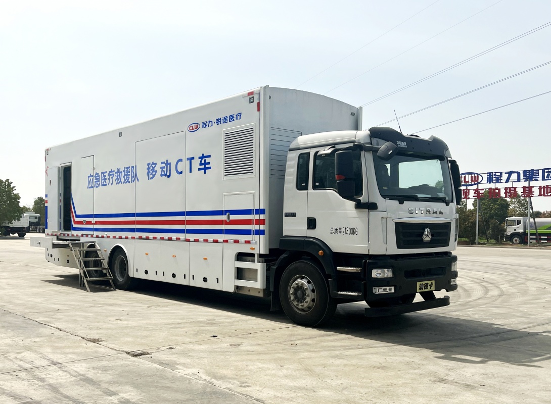 重汽汕德卡大型医疗车