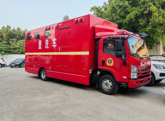 重汽豪沃移动厕所车