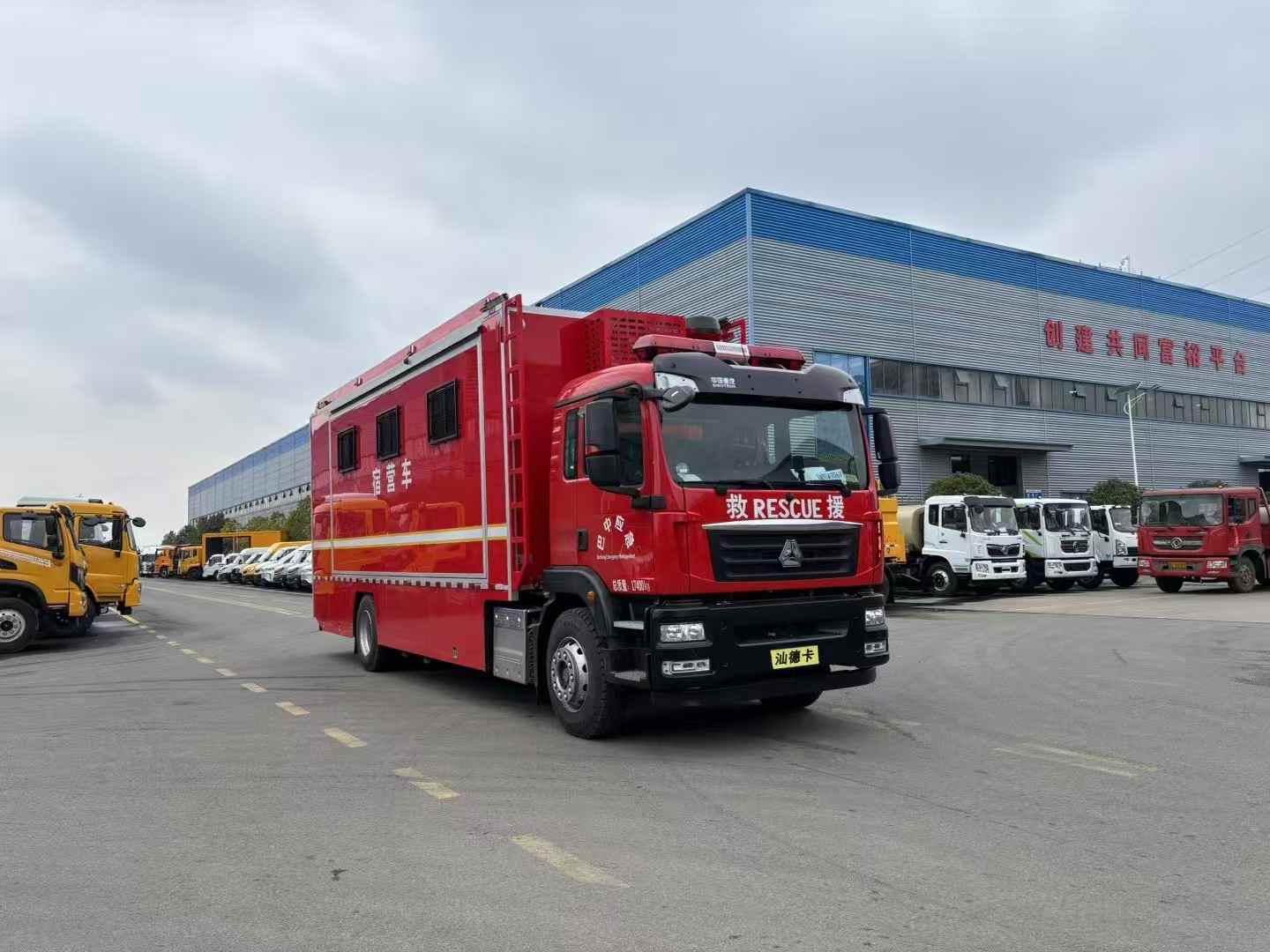 重汽豪沃宿营车 12-24人 接受定制
