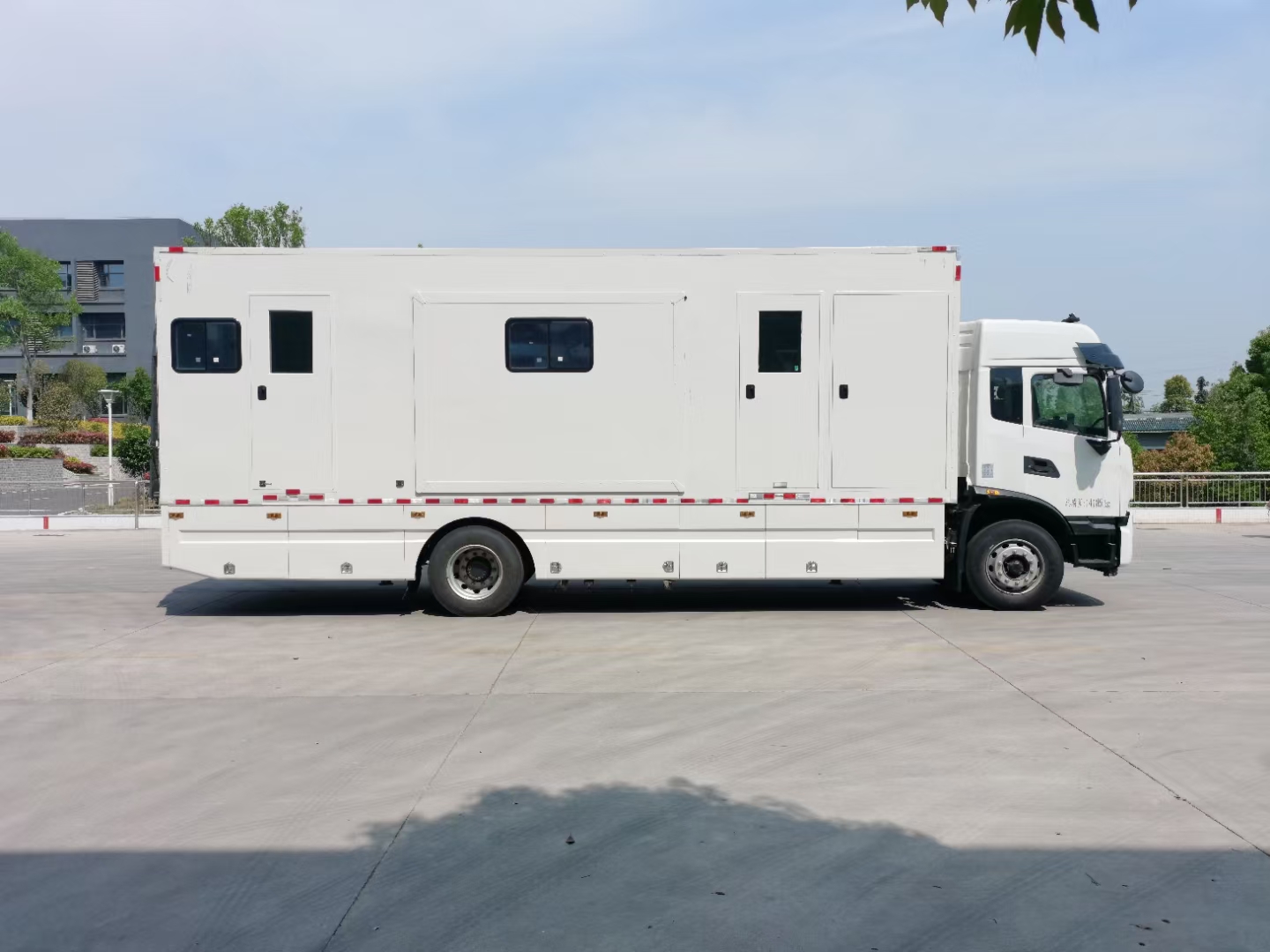 重汽汕德卡眼科手术车