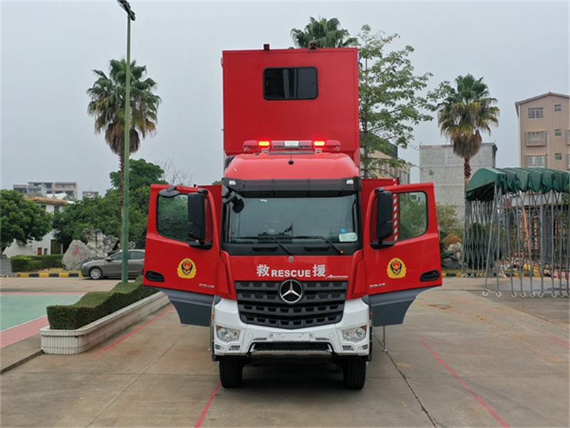奔驰消防指挥车