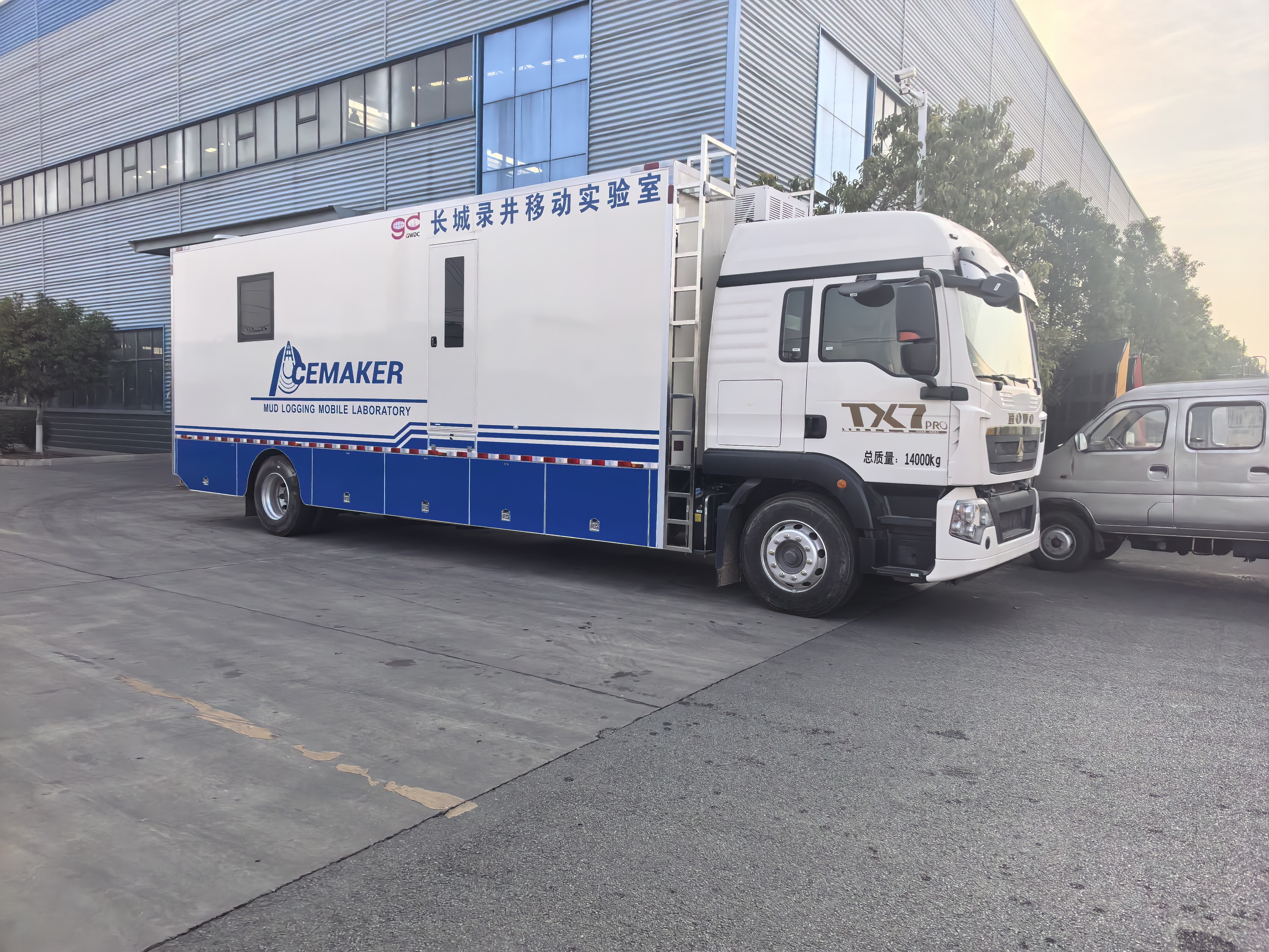 重汽汕德卡眼科手术车